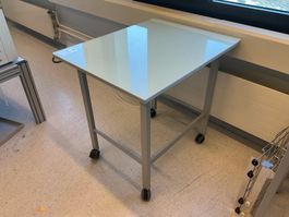 Mobiler Tisch