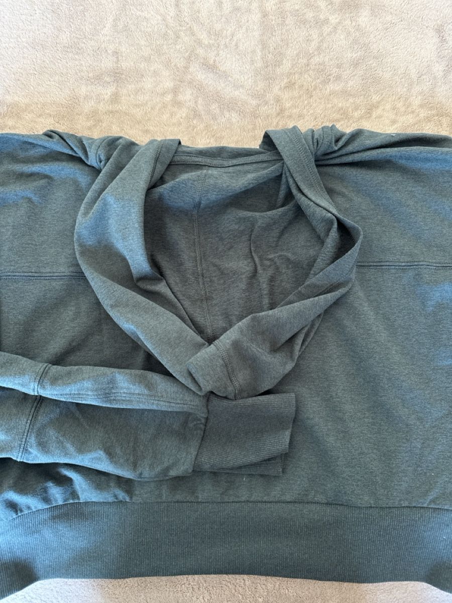 Pullover & Sweatshirts: Vuori Sweater  – Gebraucht aus Zürich von jbeauxarts 2