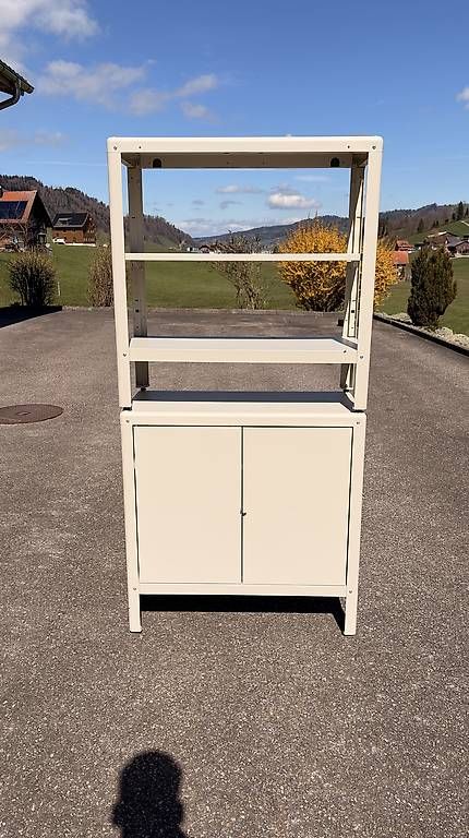 Regale: Regal aus Stahl – Gebraucht aus Schüpfheim von Calvo