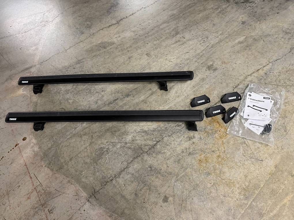 Thule Barres de toit: Thule Evo Flush Rail 7106 + WingBar Evo Black 127 cm (7113B) – D'occasion à Horw par Mred