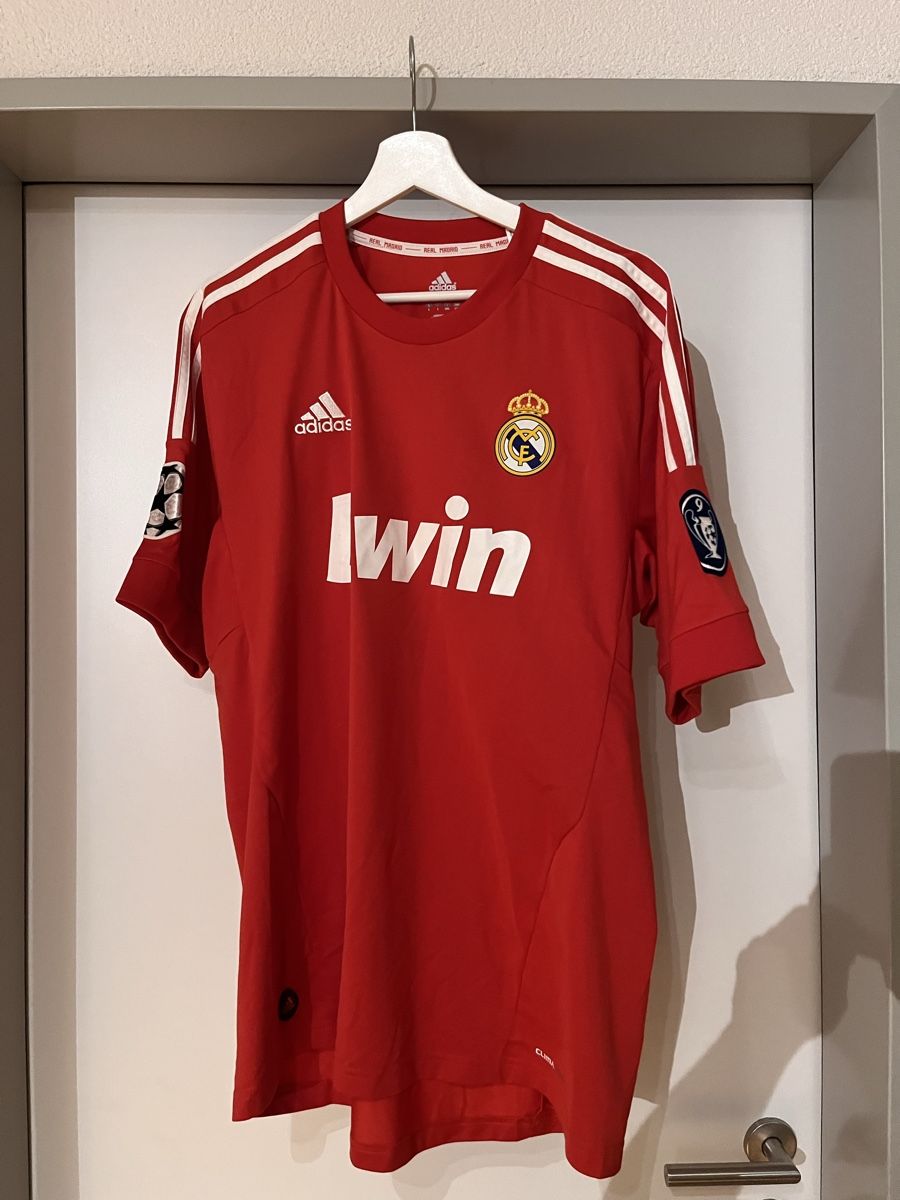 Real Madrid Canottiere & Pantaloni: Real Madrid Trikot Rot – Usato da Staufen venduto da iker