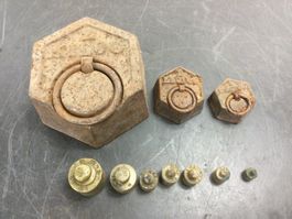 Posten verschiedene antike Gewichte Gewichtssteine