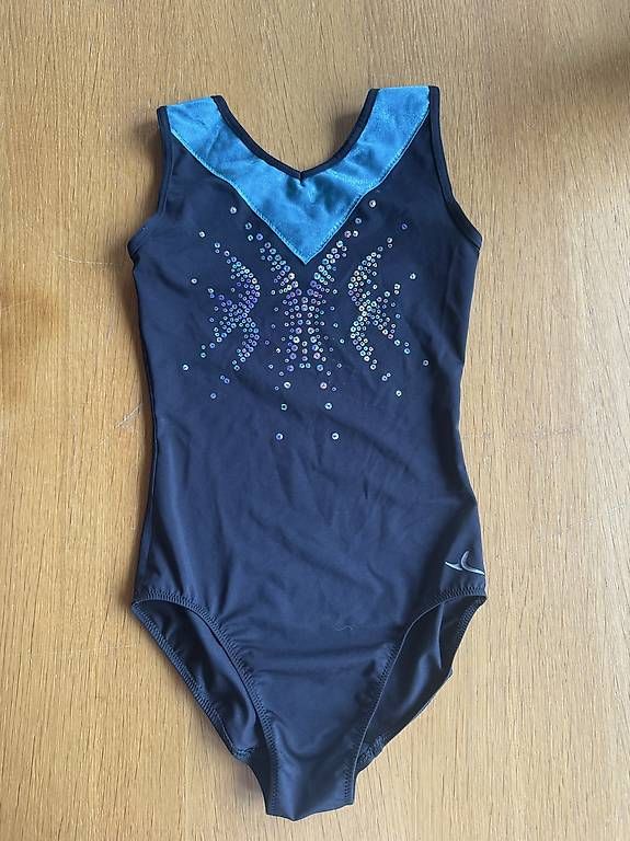 Scarpe, pantaloni & magliette da ginnastica: Dress Geräteturnen – Usato da Appenzell Steinegg venduto da pba_z8py