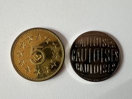 Vintage Jetons: Gauloises Drehmünze & Globus Geschenk-Dukate