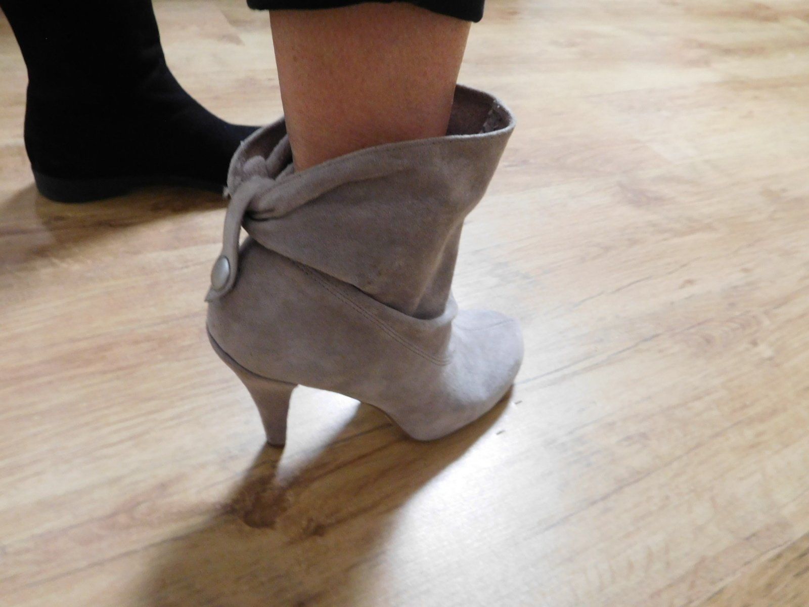 Damenschuhe: MODISCHE Echt Leder STIEFELETTE Gr.37 hellgrau BOOTS – Neu (gemäss Beschreibung) aus Holziken von Rupe 7