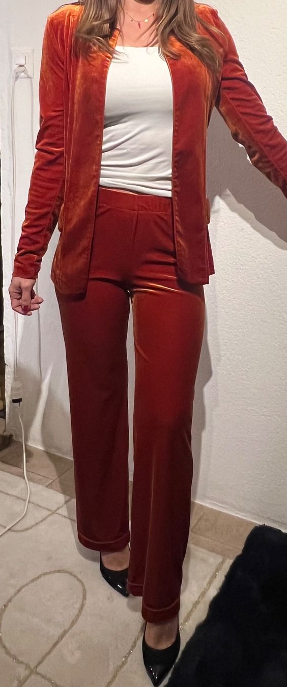 Completi & Tailleur: Ensemble en velours orange – Usato da St-Pierre-Clages venduto da ste_xk6p 1