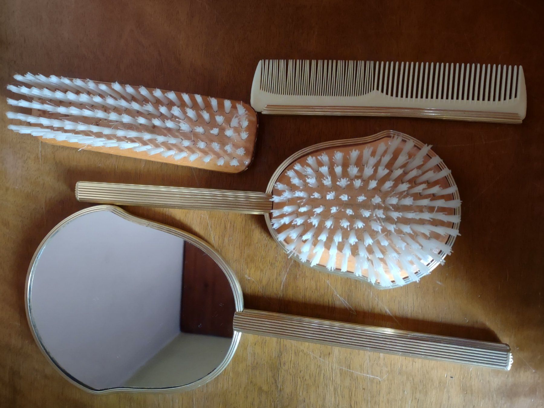 Altro per la cura dei capelli: Vintage Toiletten Set. – Usato da Montlingen venduto da Nikita-Sidney 5