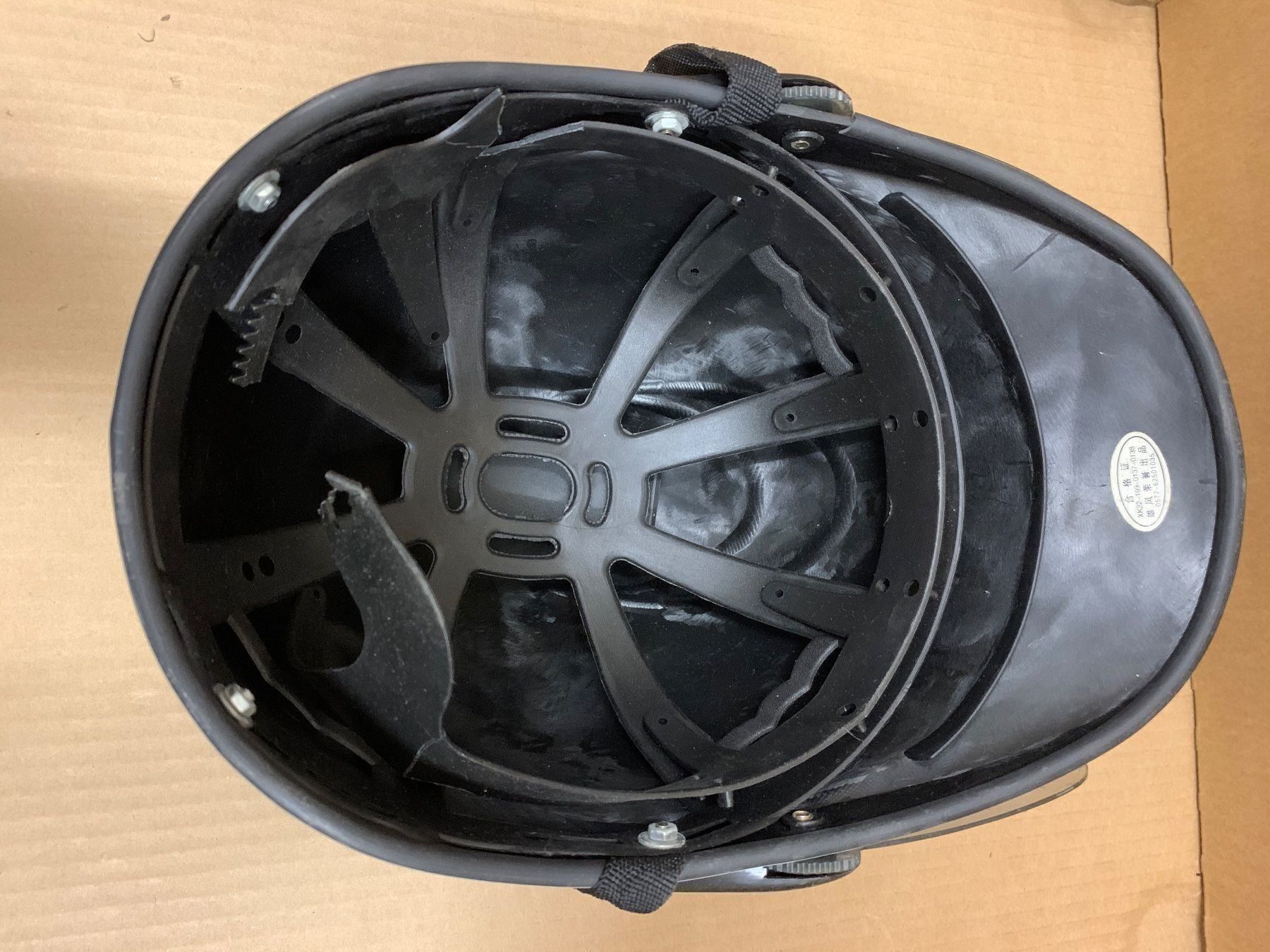 Abiti antichi: Helm schwarz – Usato da Eschlikon TG venduto da 1.- 5
