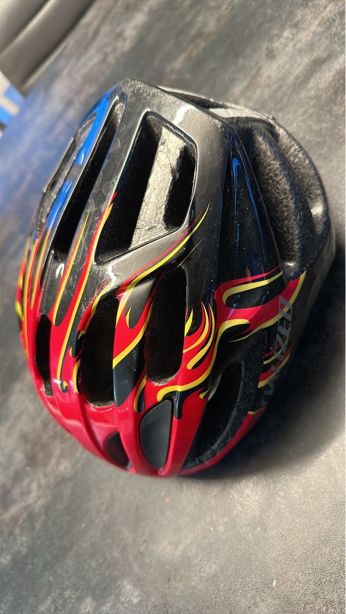 Specialized Caschi: Casque vélo Specialized rouge et noir 50-58 – Usato da Blonay venduto da Simba1094