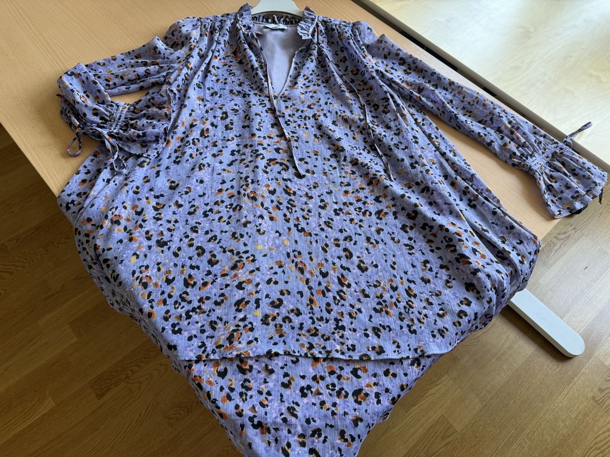 Other Stories Kleider: Robe &Other Stories, lilas imprimée léopard, taille 36. – Neu (gemäss Beschreibung) aus Morges von sandy069 2