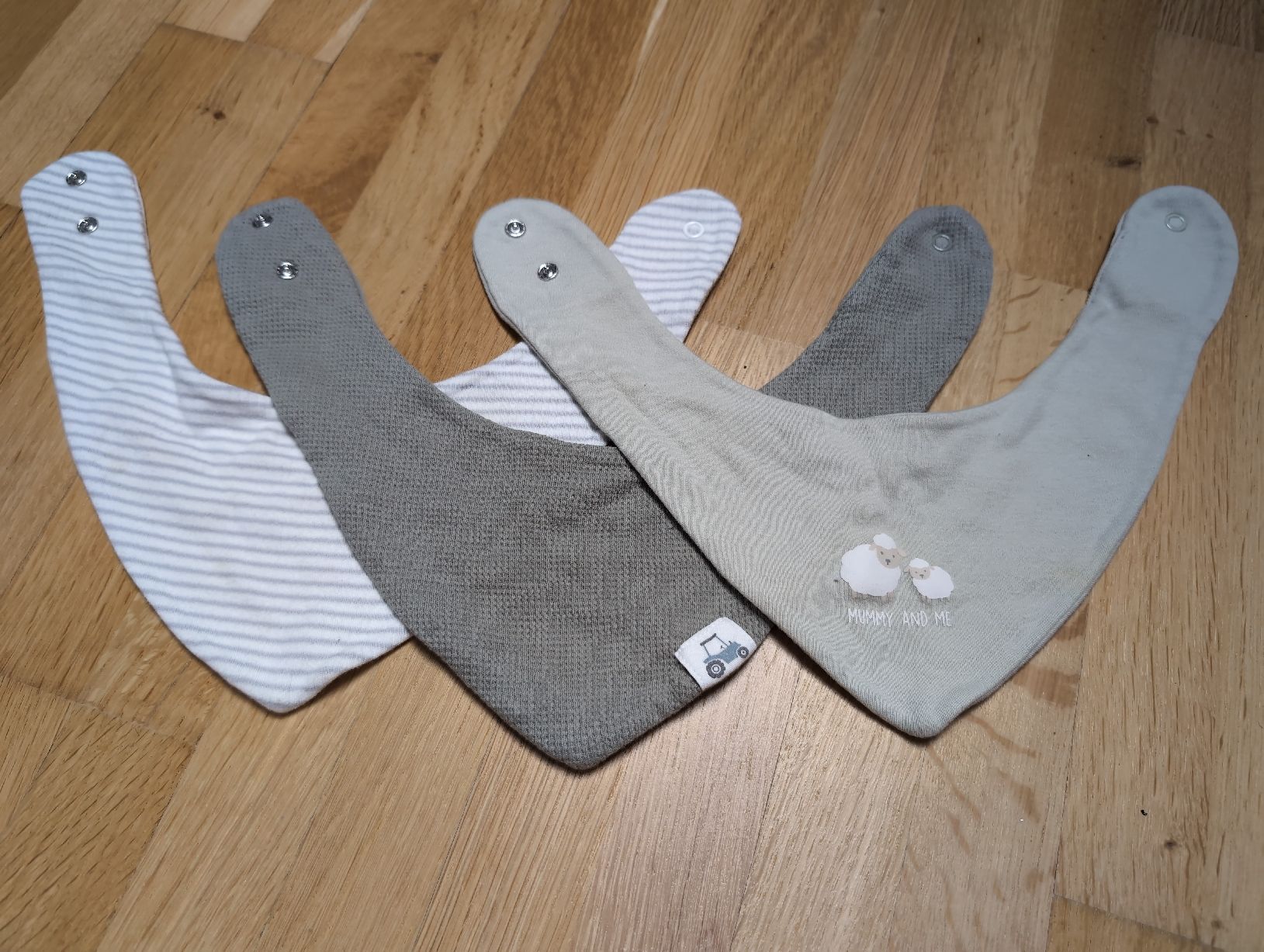 Kleiderpakete & -sets: Lätzchen 3er Set für Babys – Gebraucht aus Obfelden von the_ty9m