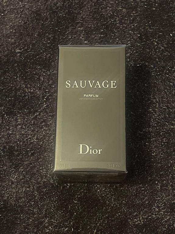 Dior Parfums & Eau de Toilette: Dior Sauvage – Neuf avec emballage d'origine à Bussigny par ped_tcp6