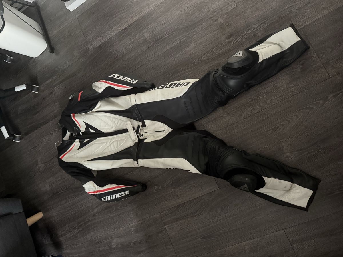 Dainese Costumes: Dainese Lederkombi – D'occasion à Reinach AG par Levin0712