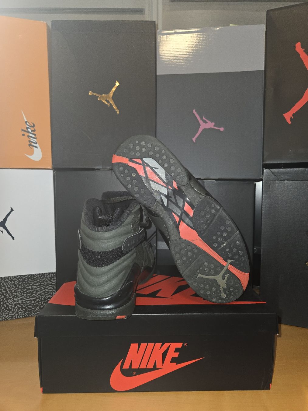 Jordan Scarpe da uomo: Jordan 8 Retro Take Flight Undefeated Gr. 44 – Usato da Winterthur venduto da SneakersLeo 1
