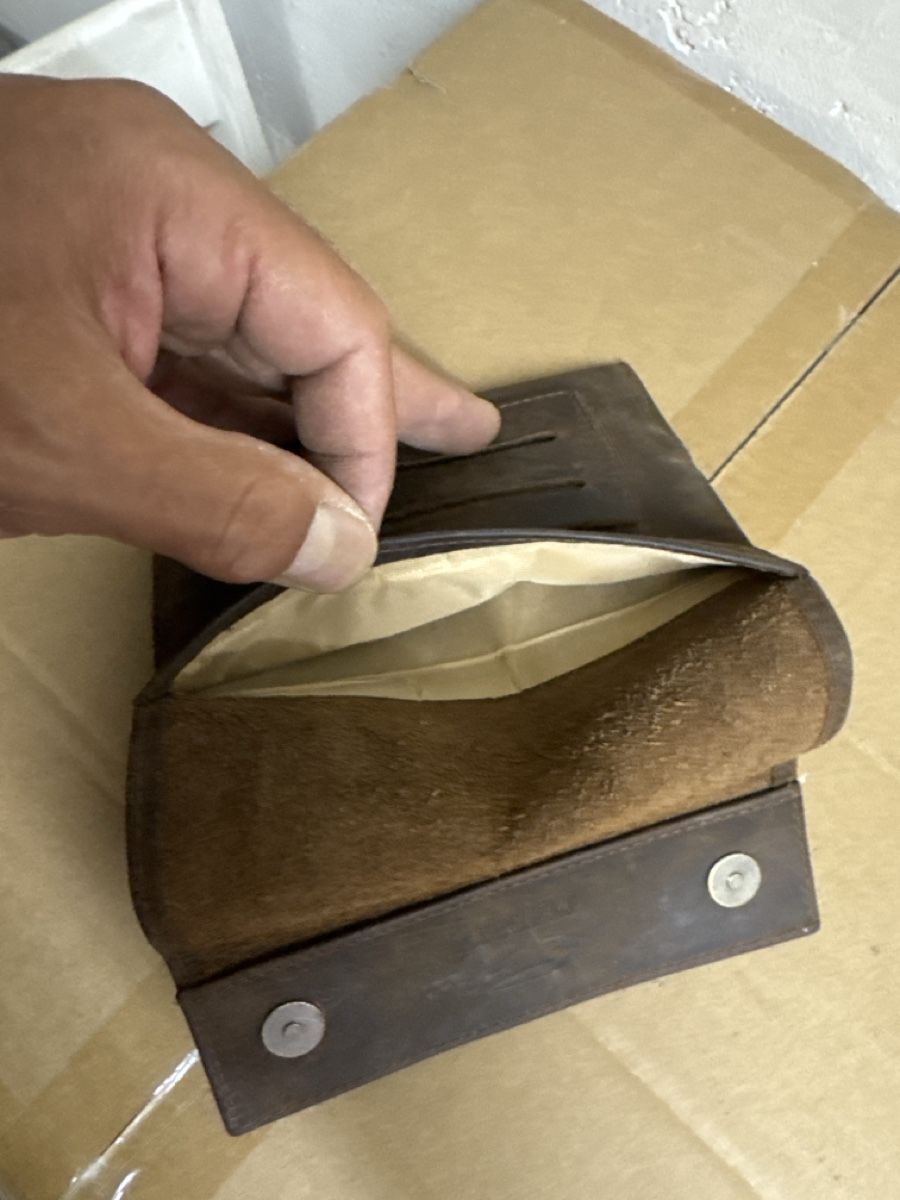Portafogli: Comarr Tobacco Pouch Wallet Brown Leather Used – Usato da Riehen venduto da Top-Quality