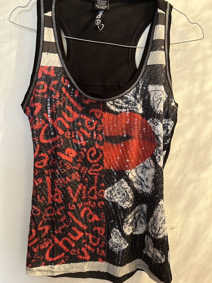 Desigual Top: Desigual – Nuovo (secondo la descrizione) da Pully venduto da Kalissa