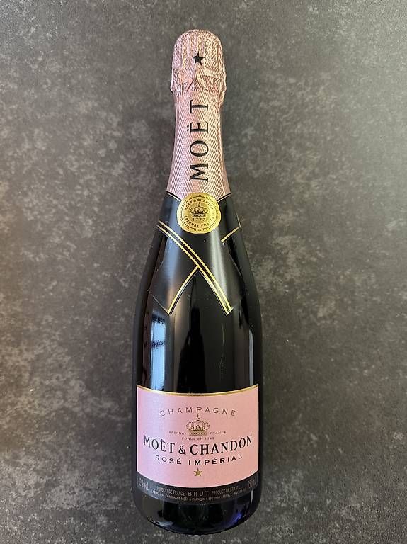 Moet Bevande alcoliche: Vendo bottiglia Moët & Chandon Rosé imperial – Nuovo e nell'imballaggio originale da Stabio venduto da van_5cry 1