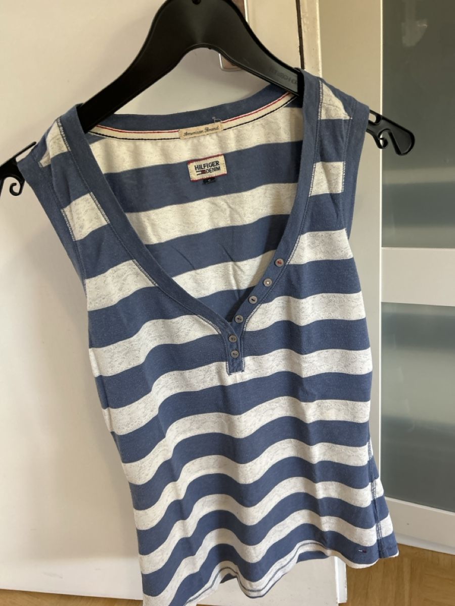Tommy Hilfiger T-shirts: T-Shirt Tomy Hilfiger S – D'occasion à Oberdorf BL par Luka02