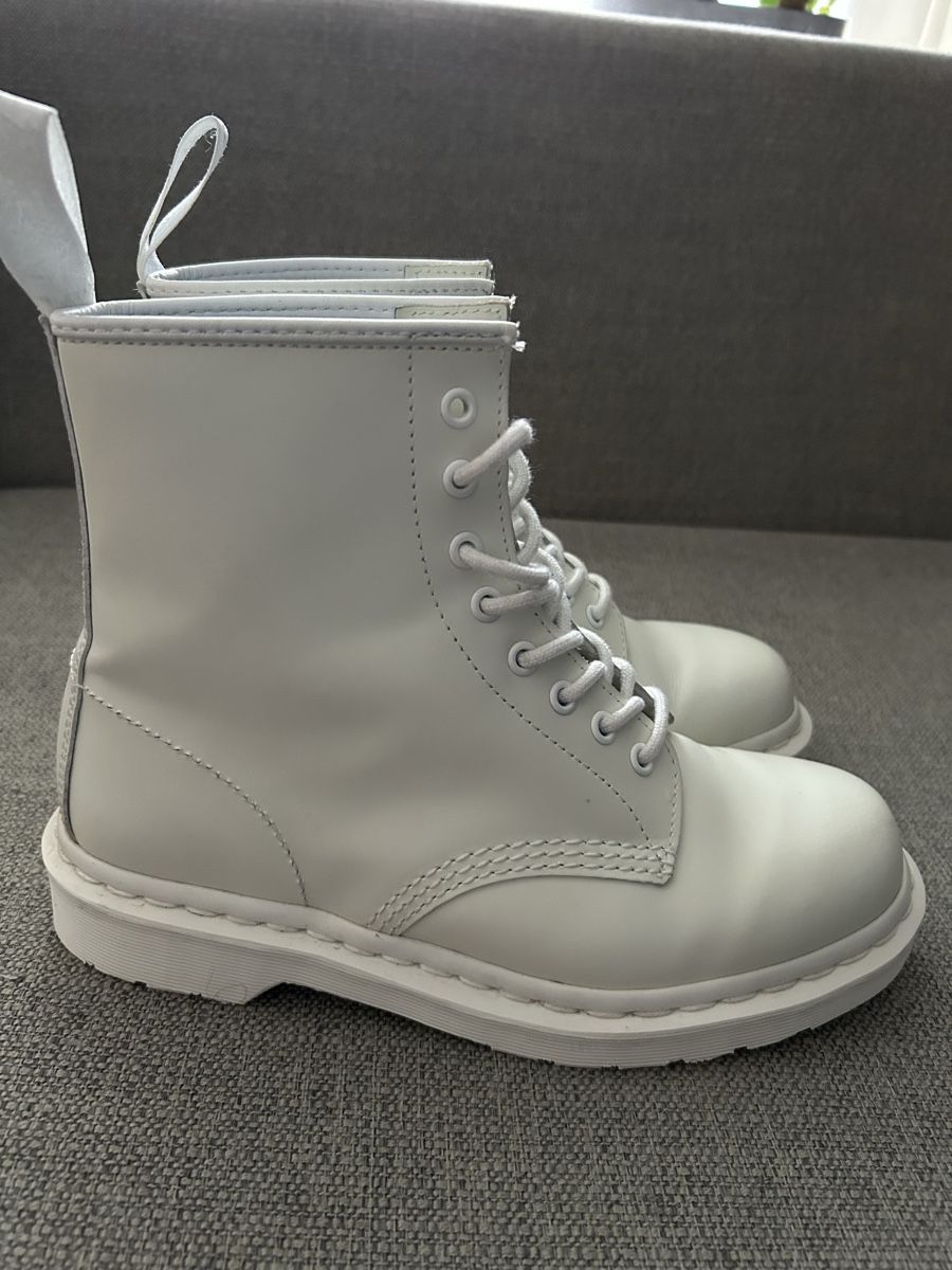 Dr. Martens Scarpe da uomo: Weisse Dr. Martens Grösse 41 – Nuovo (secondo la descrizione) da Arlesheim venduto da Mega.Mindy 1