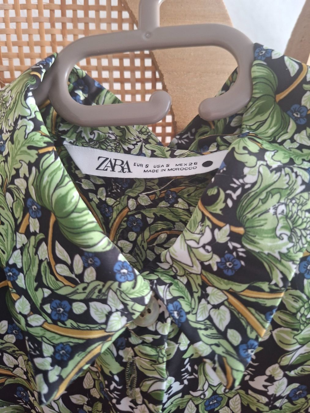 Zara Lotti di vestiti: Ensemble chemise bermuda imprimé fleuri vert taille S Zara – Usato da Genève venduto da a_t_g5kq 6