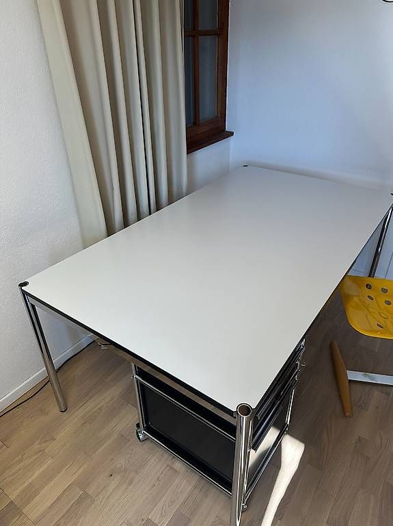 USM Schreibtische: Bureau USM Haller en stratifié gris perle // Ref. AY0425 – Gebraucht aus Ravoire von ARKY_s 1