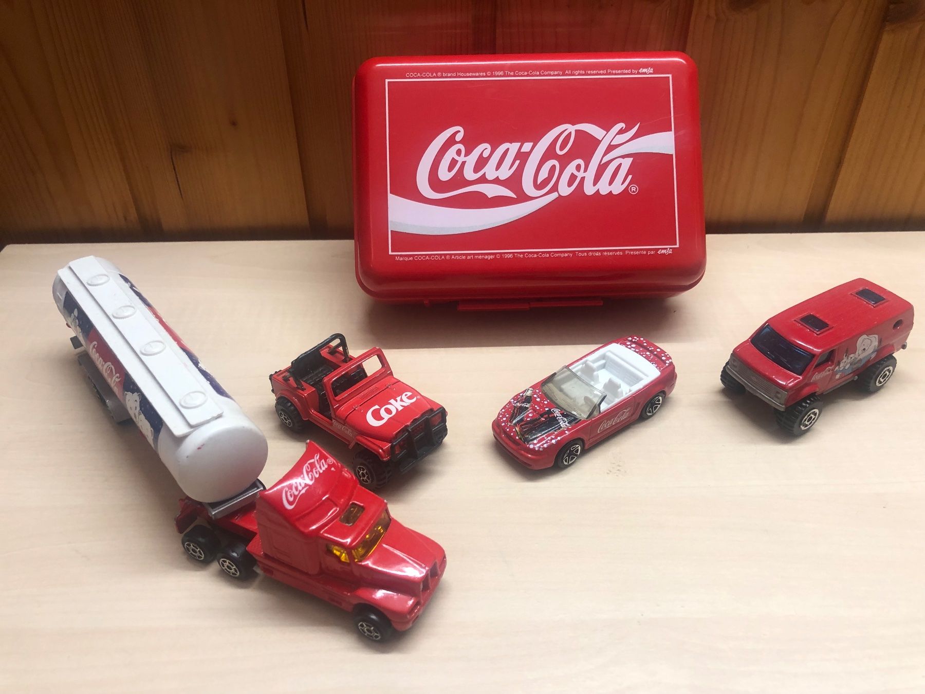 Coca-Cola Modellini d'auto: COCA COLA 4x Modellautos + 1x Snack-Box – Usato da Rümligen venduto da Sibill