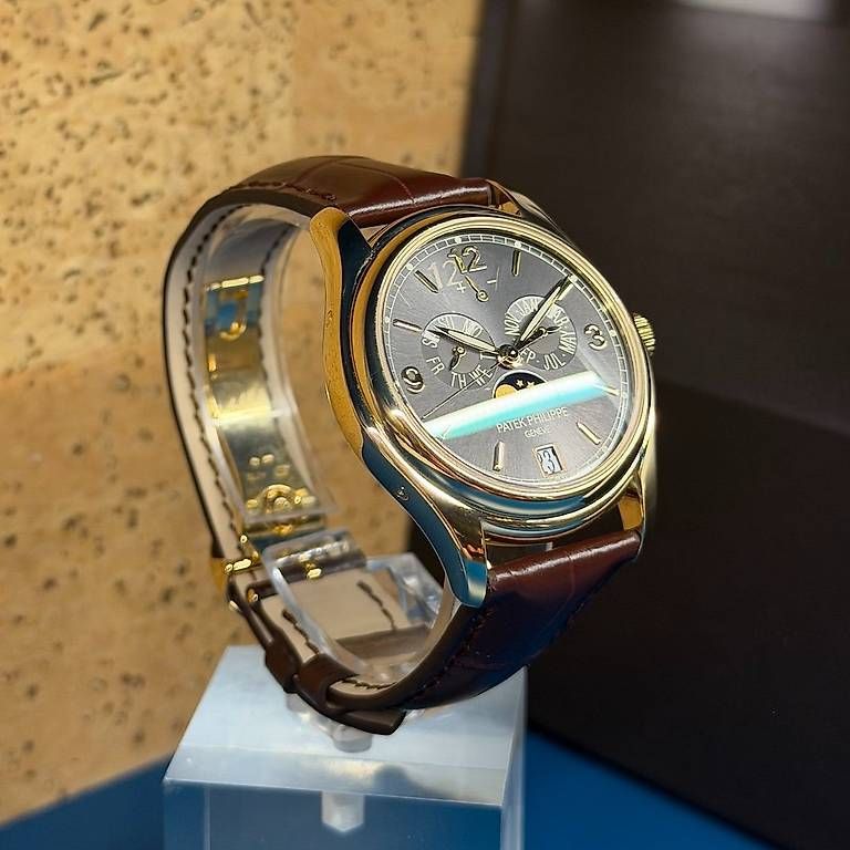 Orologi: Patek Philippe Annual Calendar 5146J-010 – Usato da Genève venduto da minty.watches 2