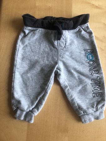 Coole Jogginghose mit Monsterprint Grösse 68