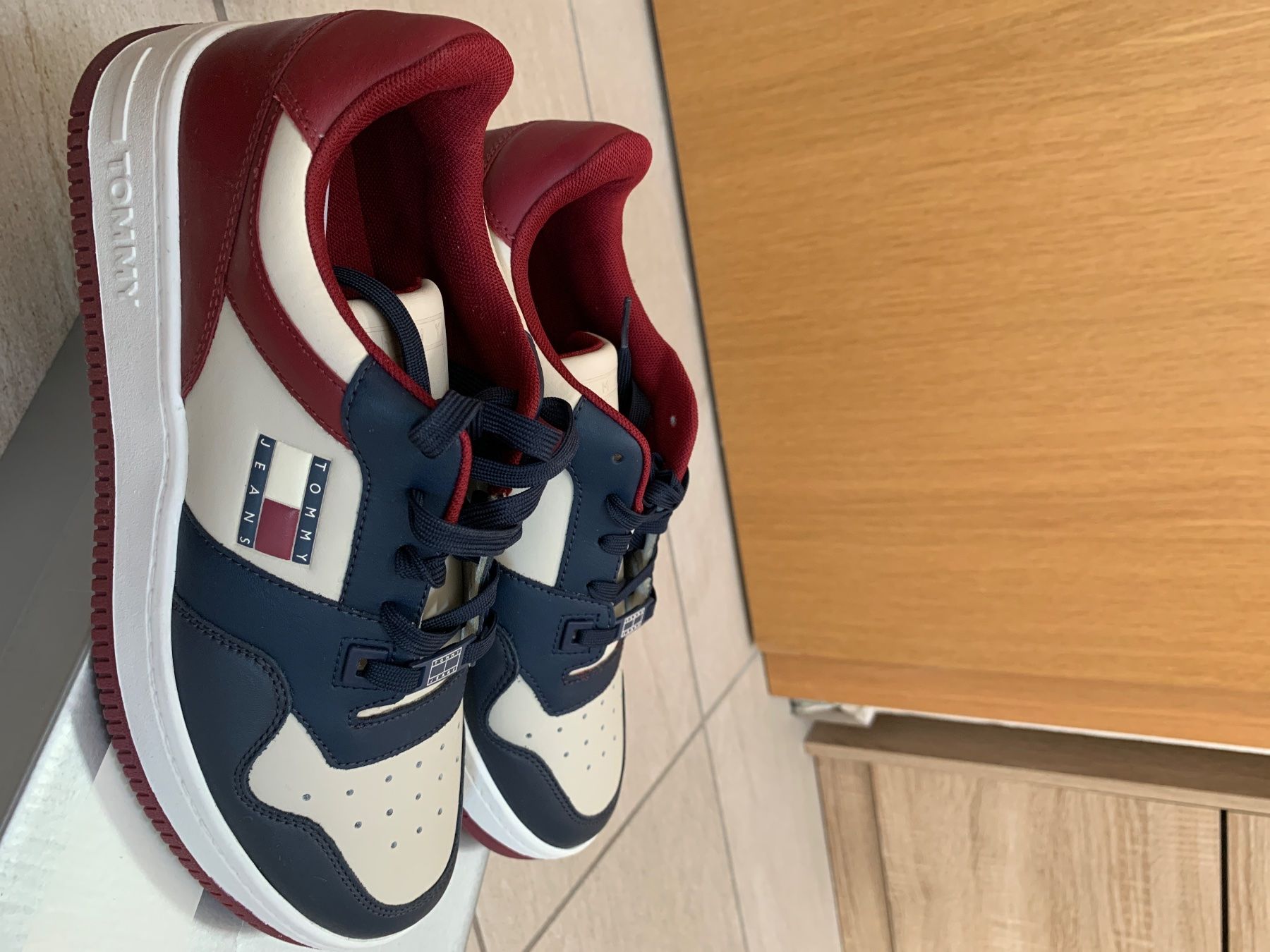 Tommy Hilfiger Scarpe da uomo: Tommy Hilfiger baskets neuves!  42 – Usato da Les Evouettes venduto da Cuenca2023 1