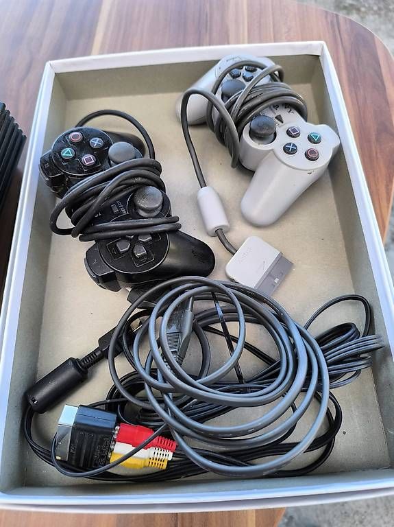 Console: Play Station 2 mit 12 Spiele – Usato da Walliswil-Nbipp venduto da australien2007 1