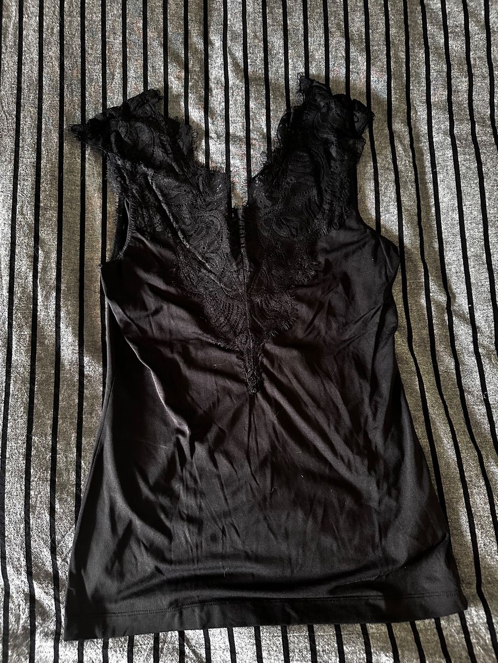 Pieces Top: Top mit Spitzen-Detail, Pieces – Usato da Haldenstein venduto da enie123