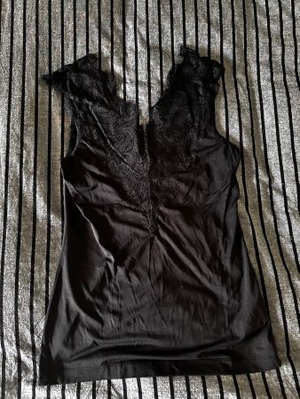 Top mit Spitzen-Detail, Pieces