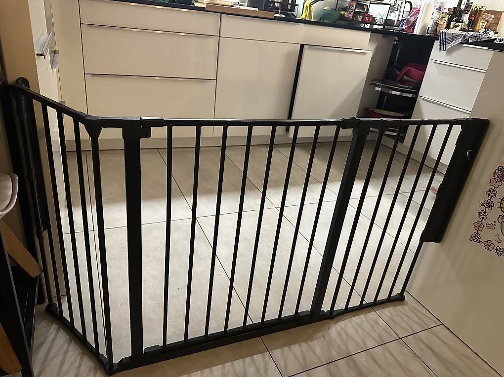 Sicherheit: BabyDan Schutzgitter 90cm-146cm – Gebraucht aus Dübendorf von ahm_pd6y