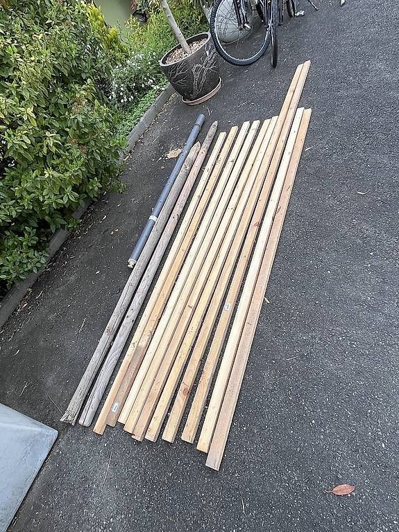 Articoli in legno: À donner: bois 2,5-3m – Usato da Yverdon-les-Bains venduto da car_xd5s