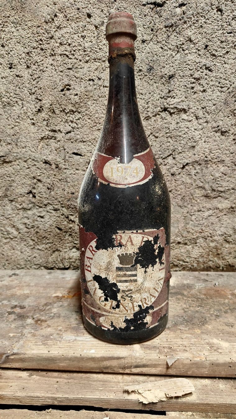 Vins: Kellerfund Grosse Wein Flasche 1974 – D'occasion à Zug par mkoster0109