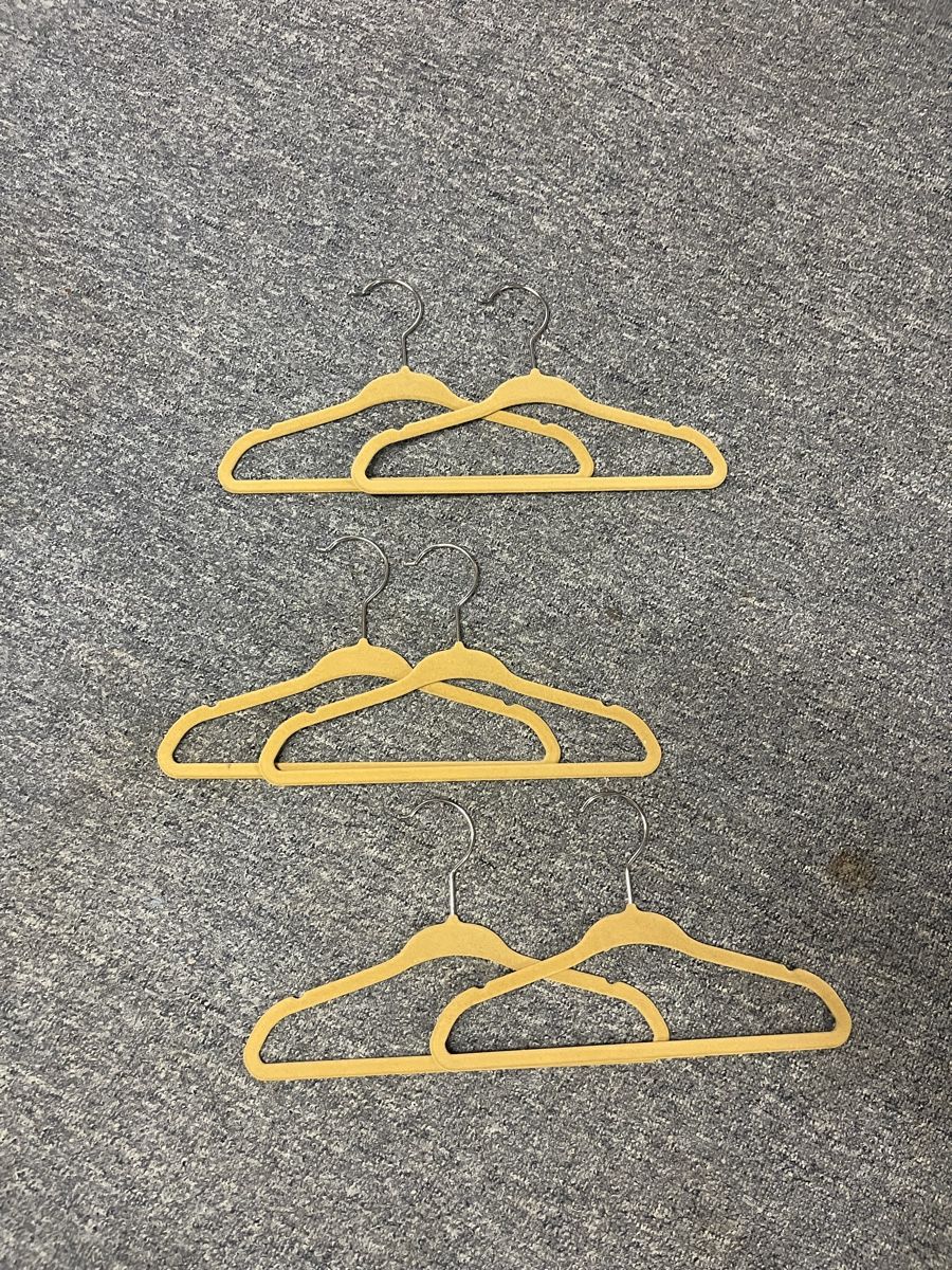 Kleiderbügel: Kids Clothes Hangers  - 6 – Gebraucht aus Zürich von Proton_Slit
