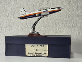 Pilatus, PC 7  MK II, Royal Brunei, 1:35, TU DB 301, Vitrine