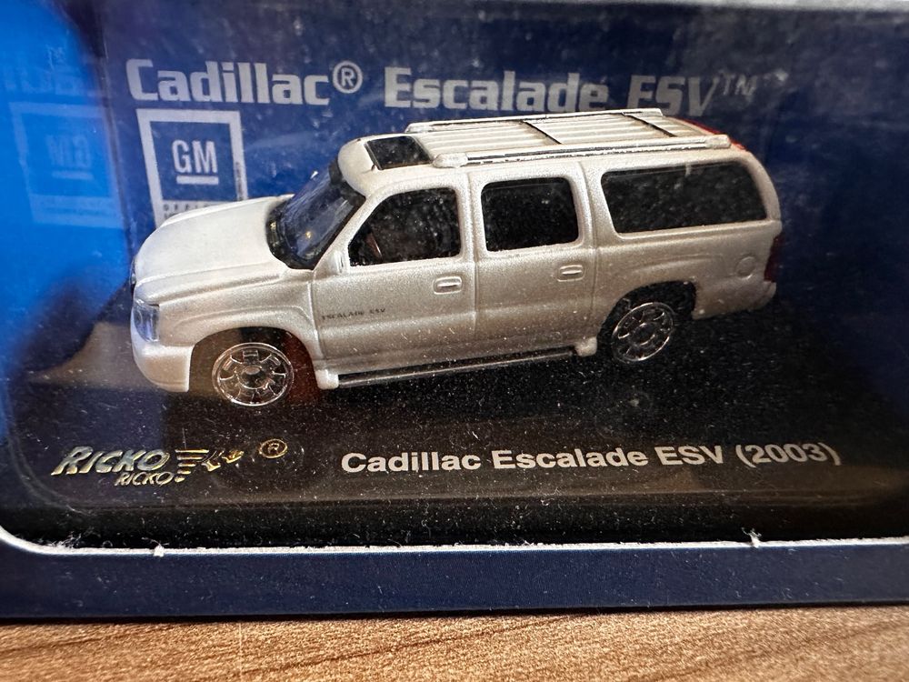 Ricko-Modellauto in Minivitrine, M 1:87, Cadillac Escalade (Neu und ...