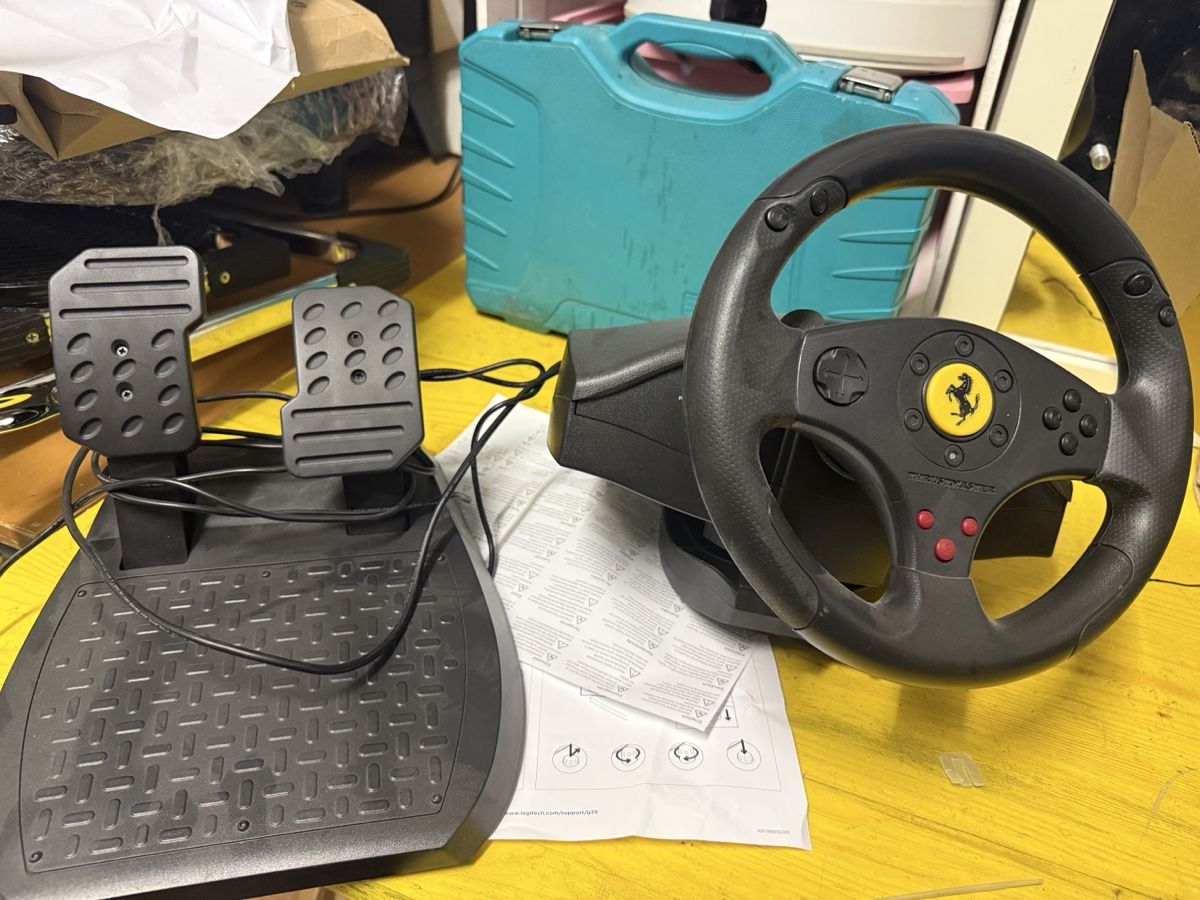 Controller: Thrustmaster Ferrari Lenkrad mit Pedalen gebraucht – Gebraucht aus Thürnen von mah_6yvz