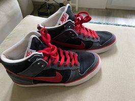 Nike Sneaker, Grösse 42, rot-schwarz