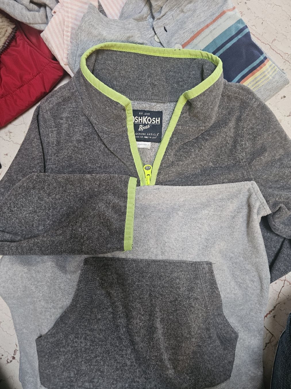 Lotti & Set di vestiti: Lot vêtements garçon 5 ans – Usato da Villeneuve VD venduto da ClarissaWyl 2
