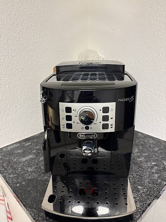 Macchine per caffè & Macchine per espresso: De'Longhi Magnifica – Usato da Gossau ZH venduto da Chrigi26 1