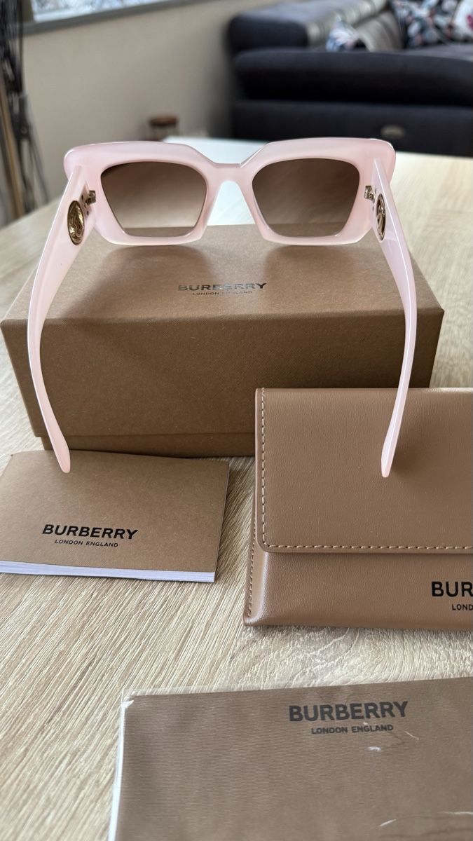 Burberry Occhiali & Lenti: Neue coole Burberry Sonnenbrille – Nuovo (secondo la descrizione) da Winterthur venduto da -BeHappy24- 3
