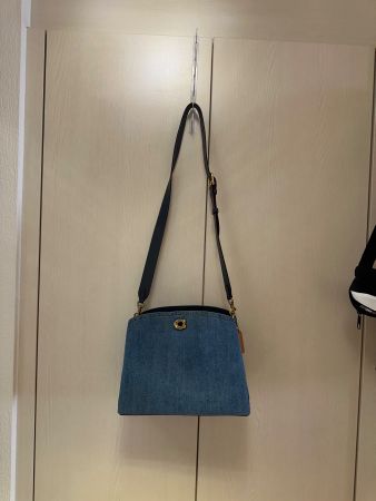 Sac seau Coach en jean, porté épaule, bandoulière neuf
