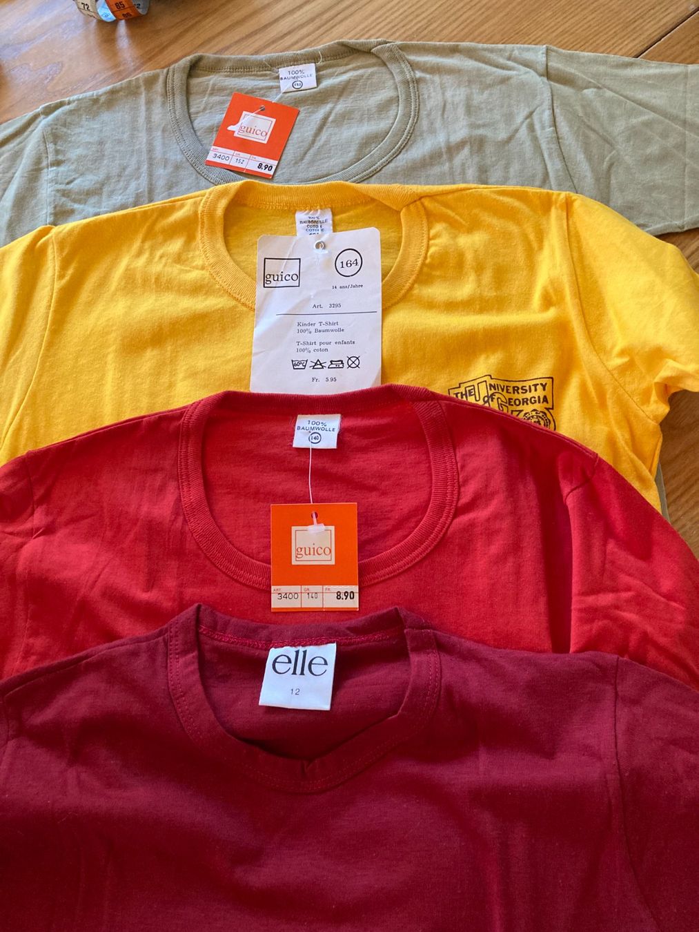 Lotti & Set di vestiti: T`shirt – Nuovo (secondo la descrizione) da Balsthal venduto da dasesaro 4