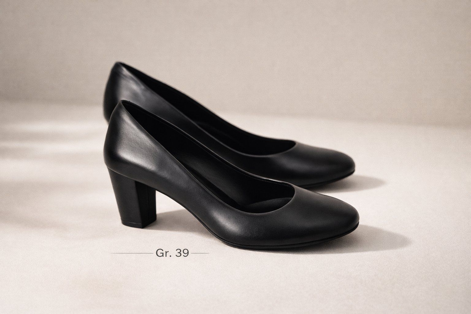 Navyboot Scarpe da donna: NAVYBOOT Pumps schwarz Leder  Gr. 39  bequem & klassisch – Usato da Schaffhausen venduto da vzi_vzi 1