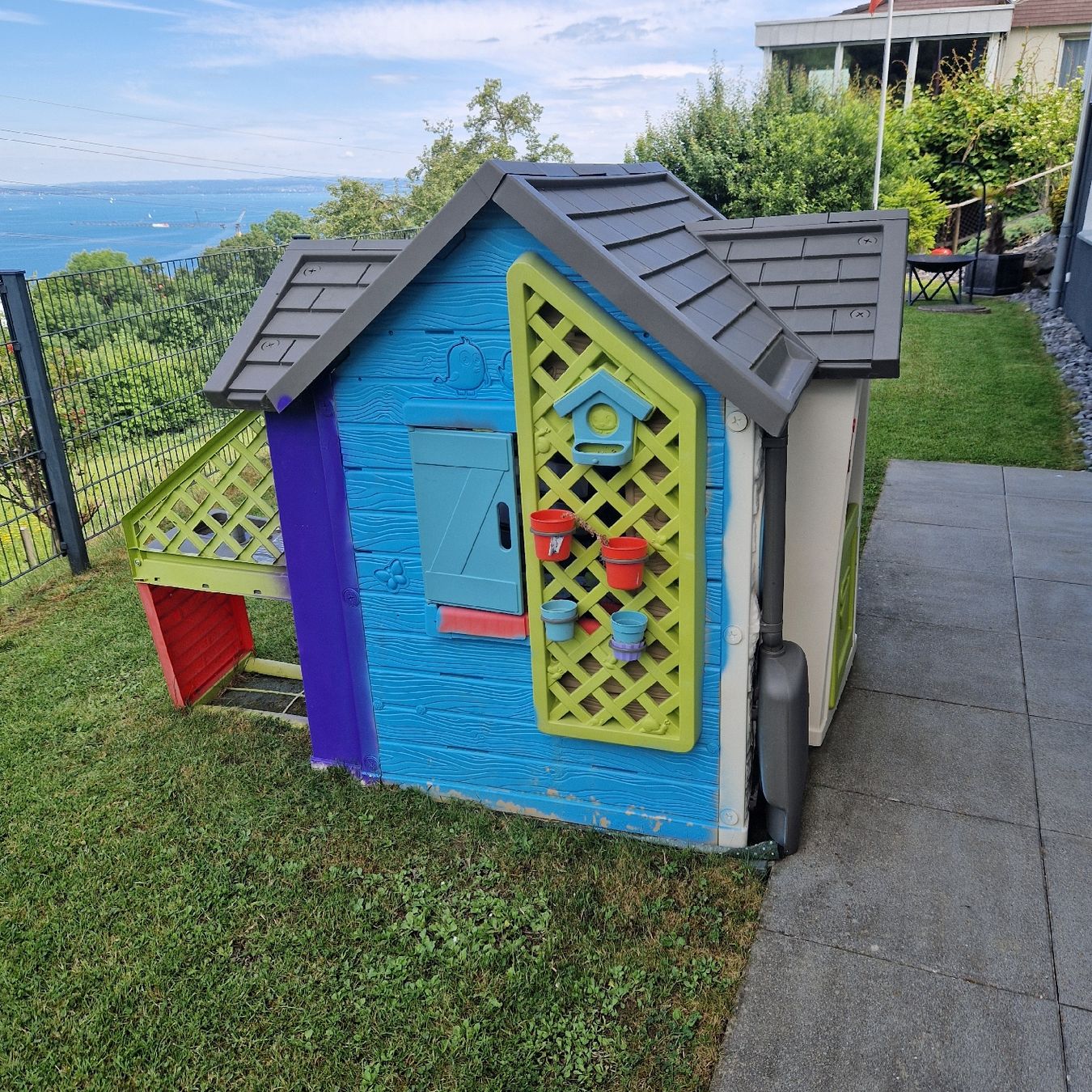 Smoby Casette per bambini: Smoby Spielhaus Aussentisch – Usato da Rorschacherberg venduto da Zelkodaniela