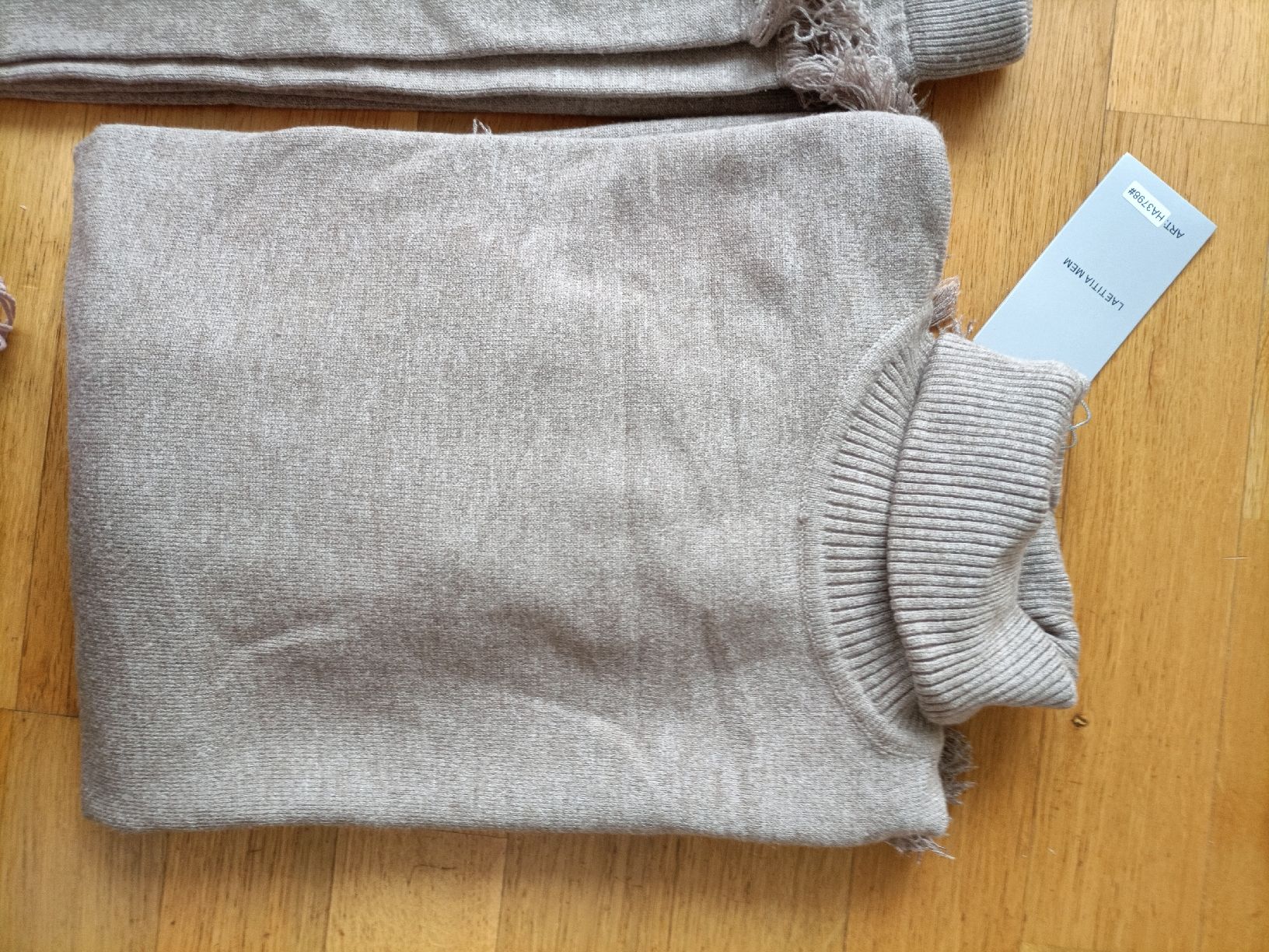 Lotti di vestiti: Ensemble pull et pantalon à franges, neuf avec étiquette – Nuovo e nell'imballaggio originale da La Chaux-de-Fonds venduto da Luxary.25cachmirepro 9