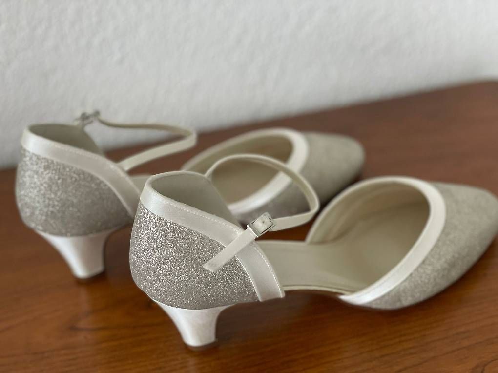 Scarpe da donna: Damenschuhe neu EU 39.5 – Usato da Bergdietikon venduto da sbones 1
