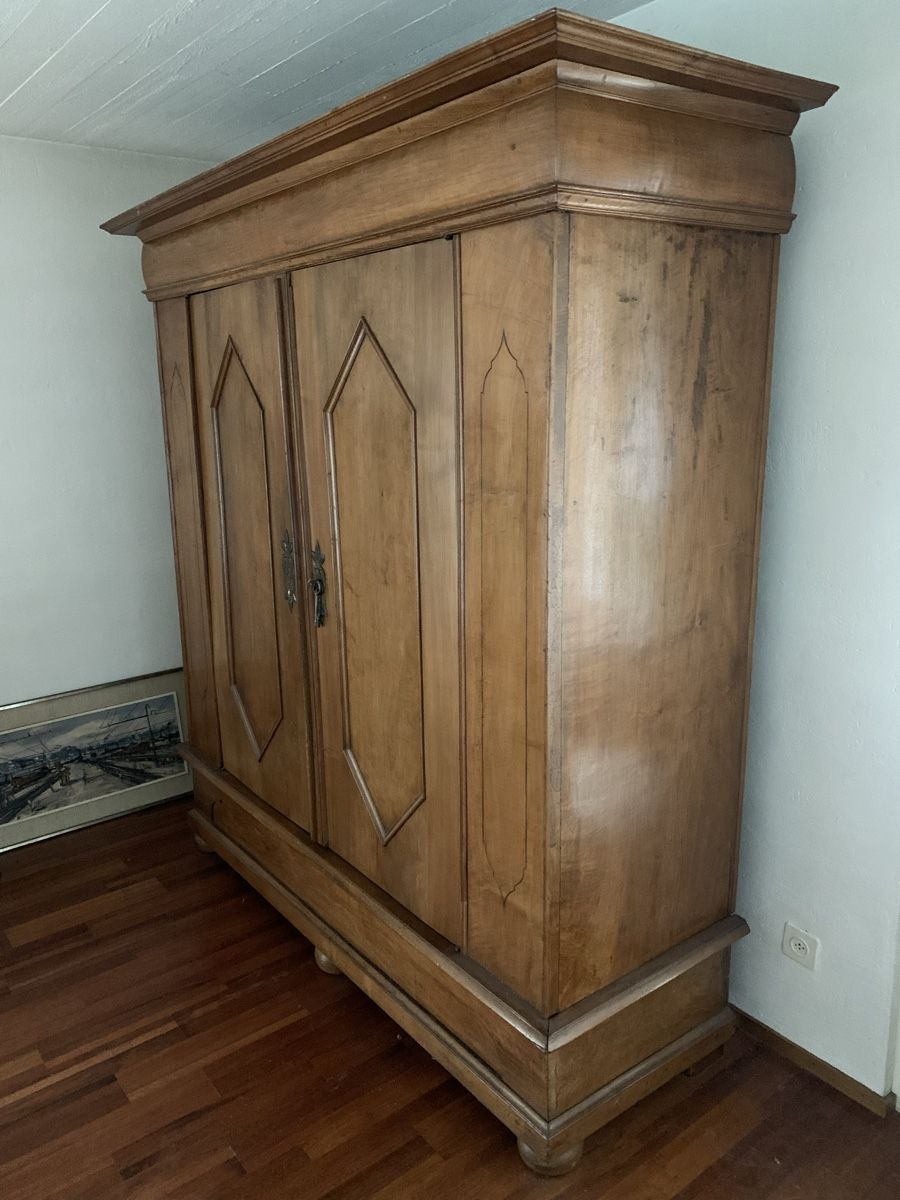Armadi: Biedermeier Kleiderschrank, Kirschholz – Usato da Stallikon venduto da Martinkoenig 1